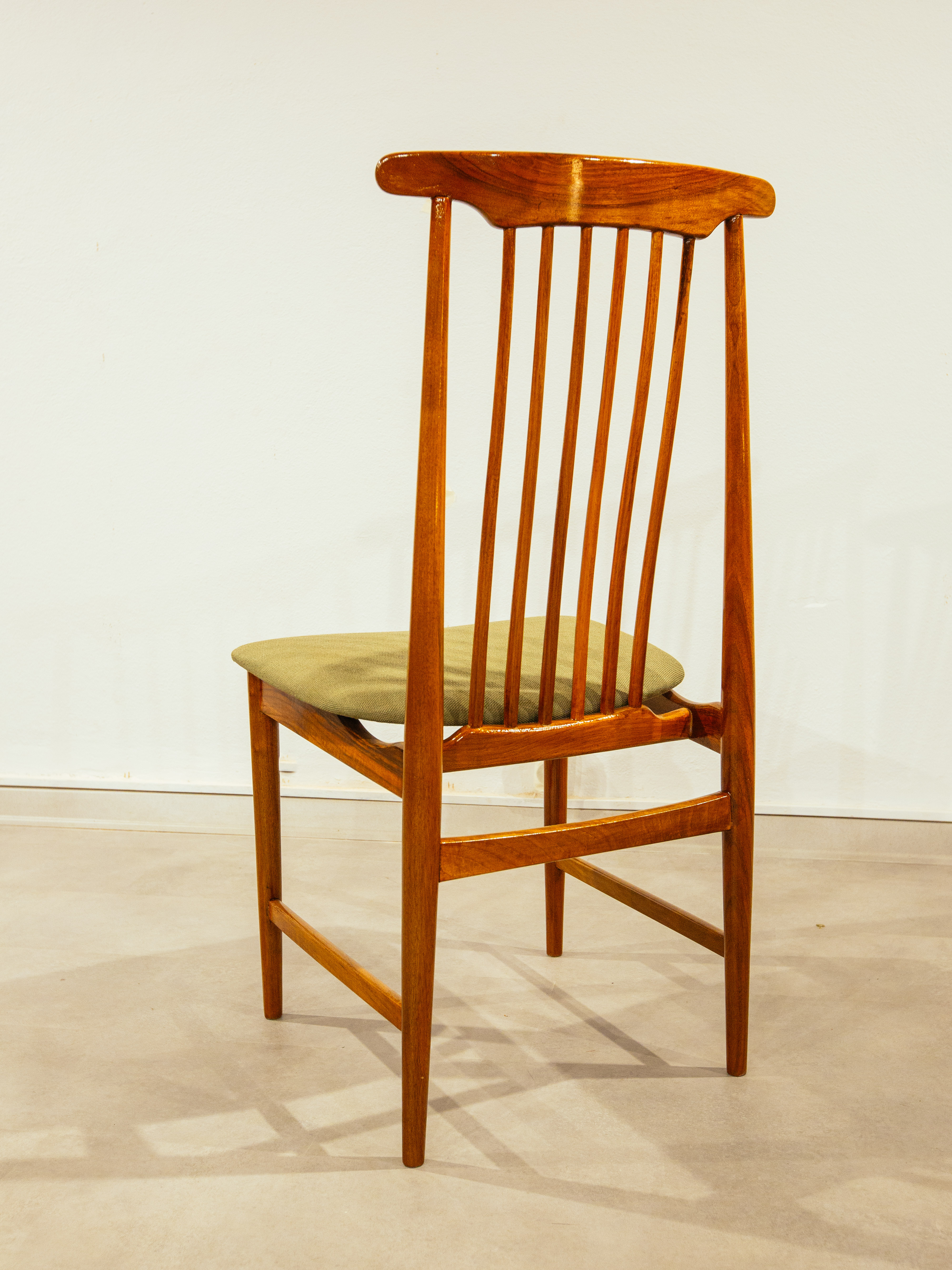 Spindle Back Dining Chairs (6 pieces)
